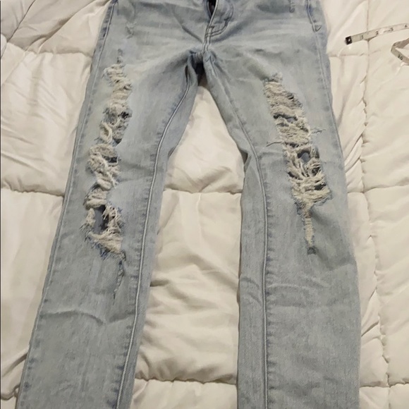 Distressed high rise jean - Picture 3 of 6
